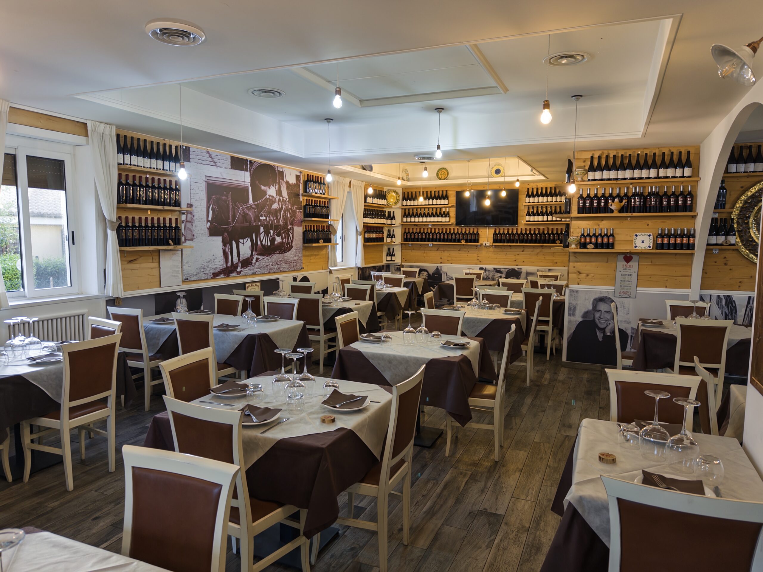 Spazio esterno coperto della trattoria a Roma Sud